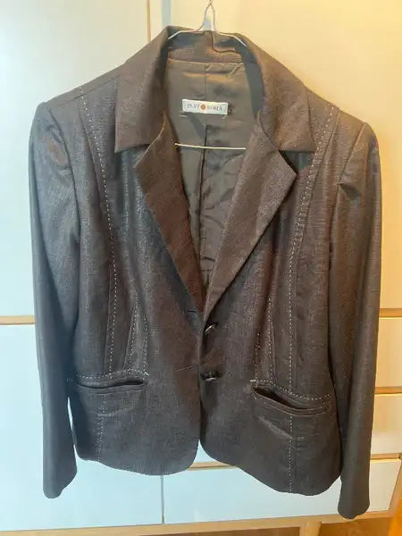 Brúnn Blazer