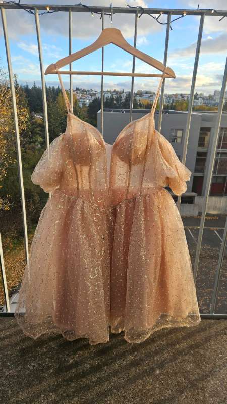 Prinsessukjóll beige gllimmer