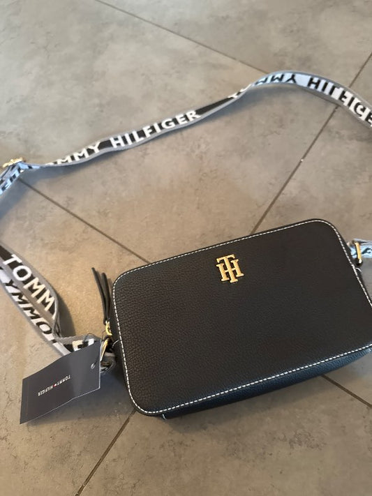 Tommy Hilfiger taska svört