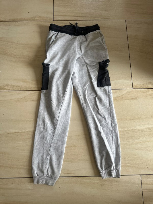 Gráar/svartar joggingbuxur