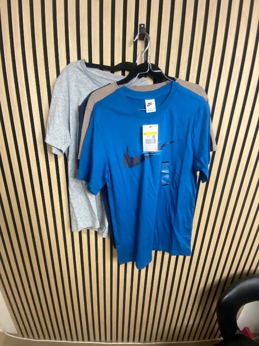 LEVIS og nike bolir