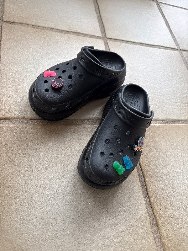 Crocs svartir, skraut