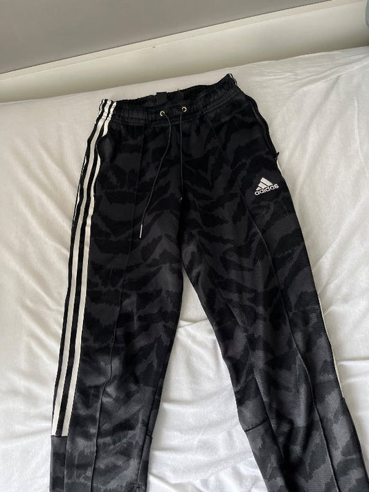 Adidas svartar camo