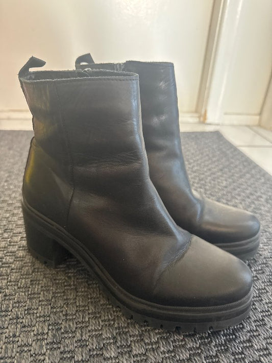Six mix boots