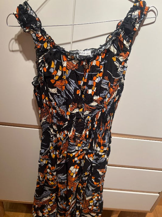 Kjóll m appelsínugulu