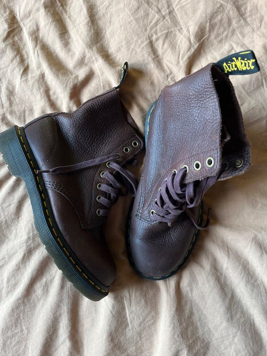 Brúnir dr martens skòr
