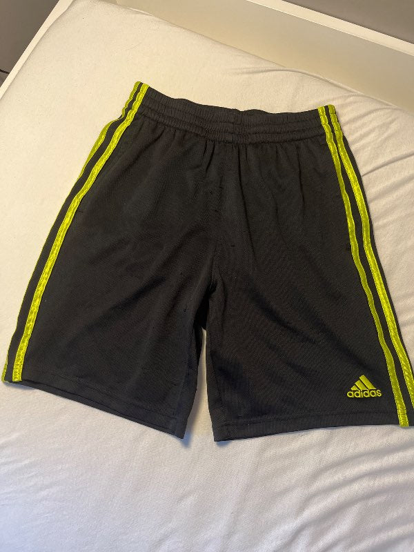 Stuttbuxur svartar. Adidas