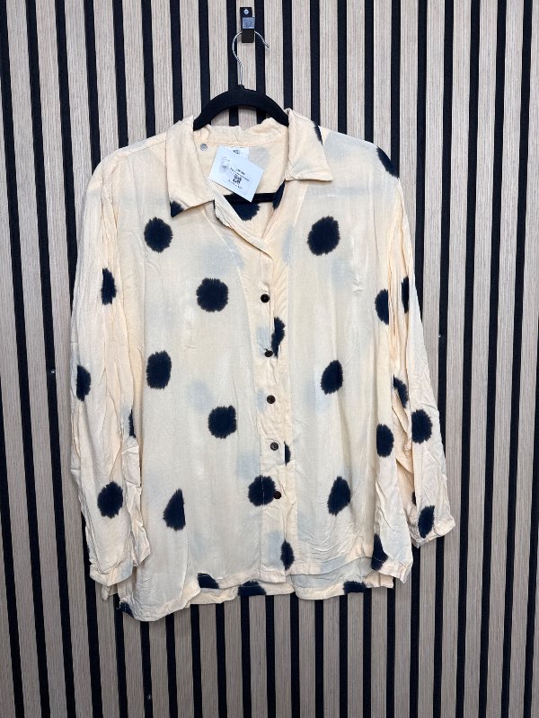Bali Nusa shirt dots