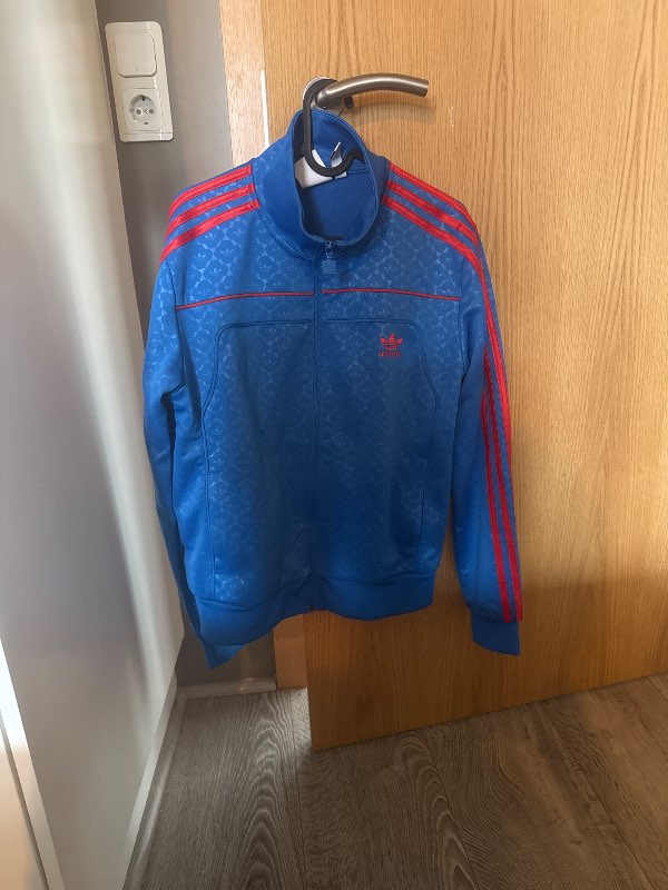 Adidas peysa