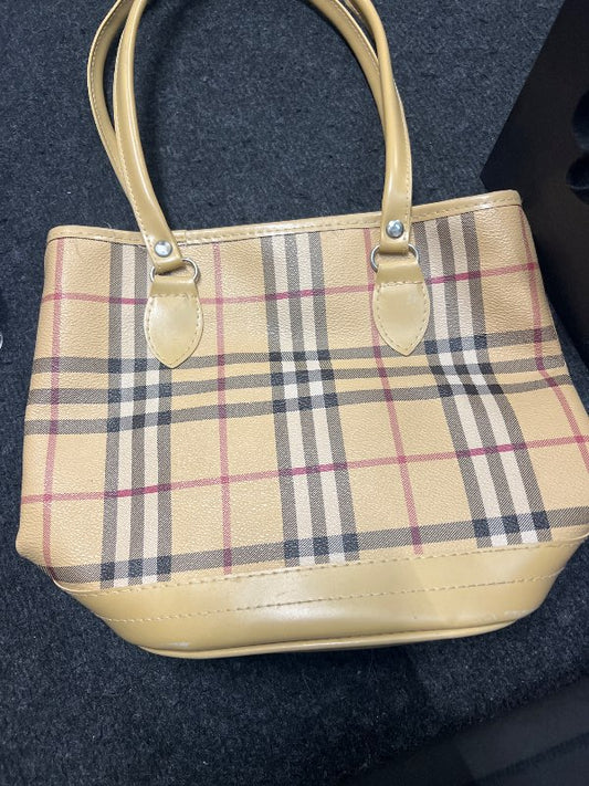 Burberry taska