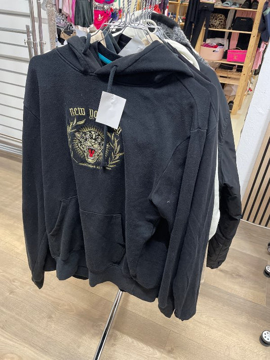 Svört hettupeysa