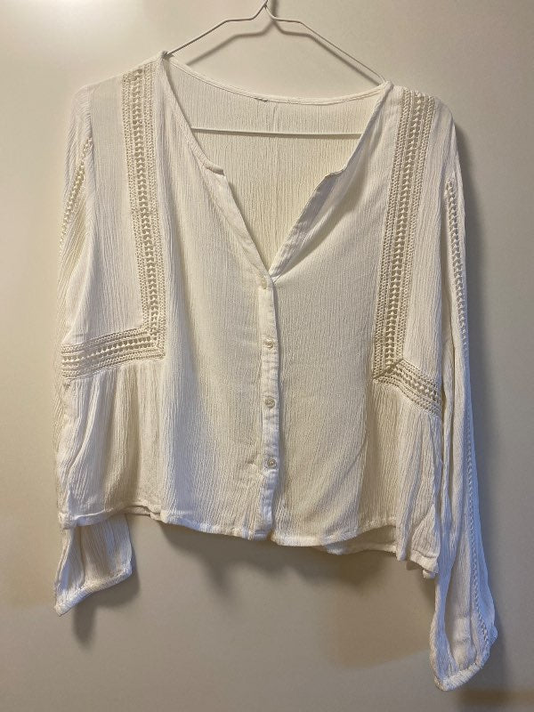 Hvít blúndu skyrta