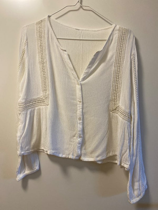 Hvít blúndu skyrta