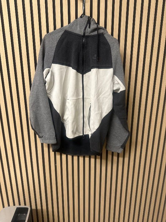 Nike hettupeysa