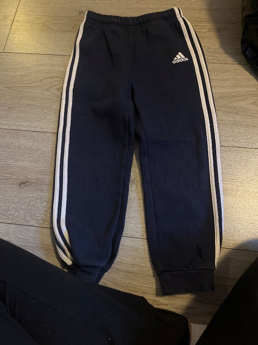 Dökkblár adidas buxur