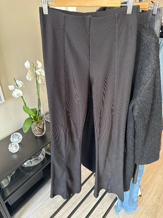Buxur svartar útvíðar