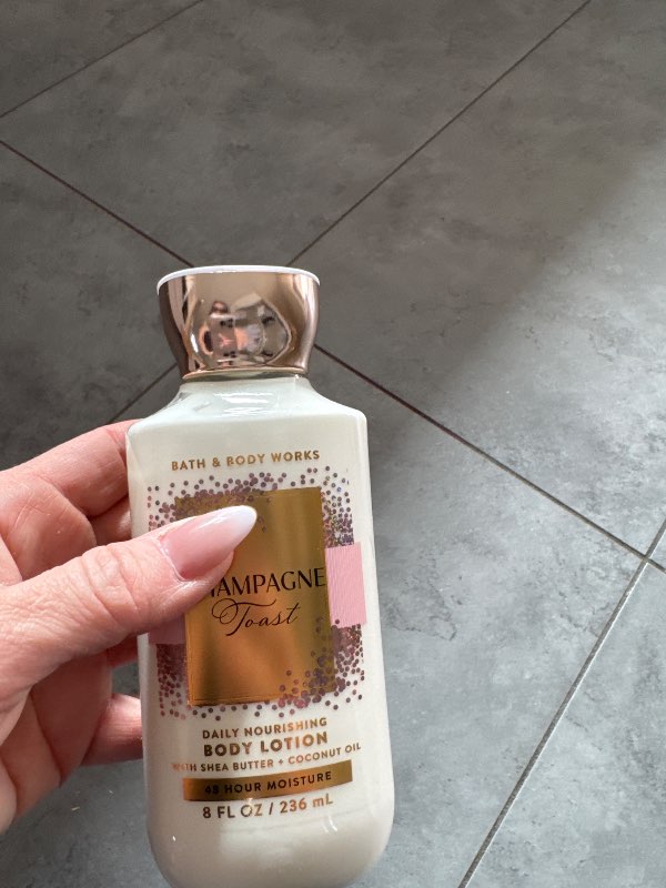 Champagne toast bodylotion