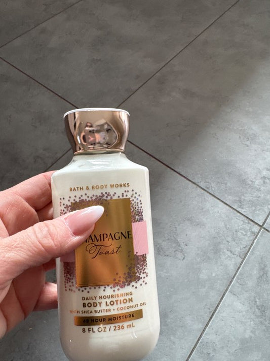 Champagne toast bodylotion