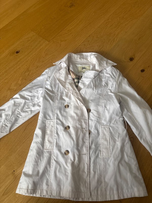 Hvítur burberry jakki