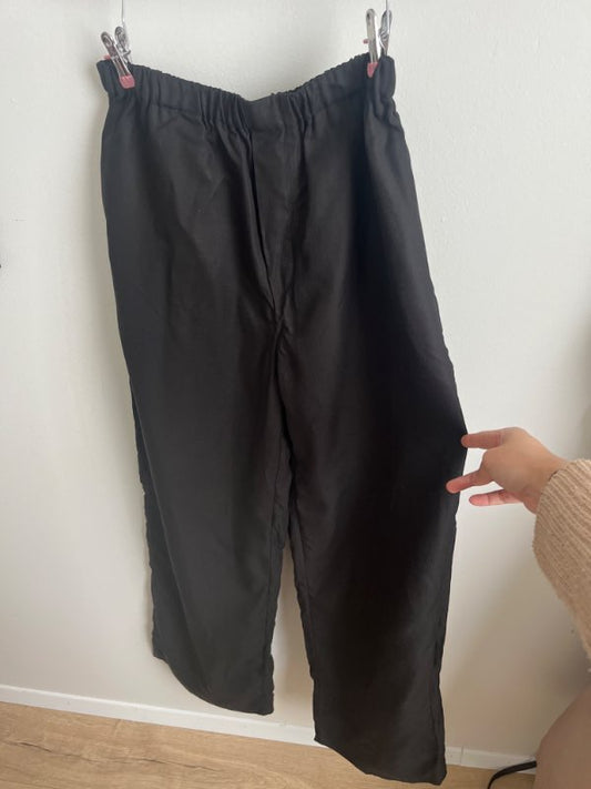 Svartar buxur víðar