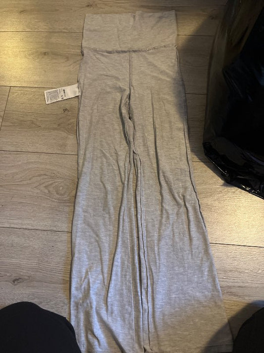 Gráar ginatricot buxur