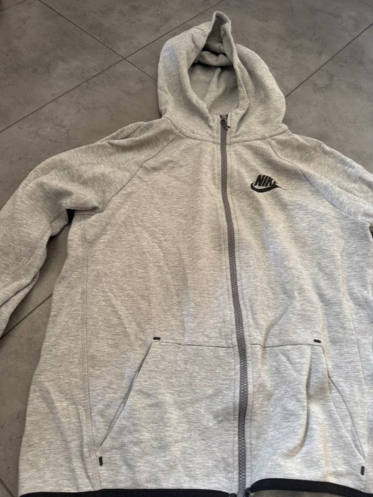 Nike hettupeysa grá