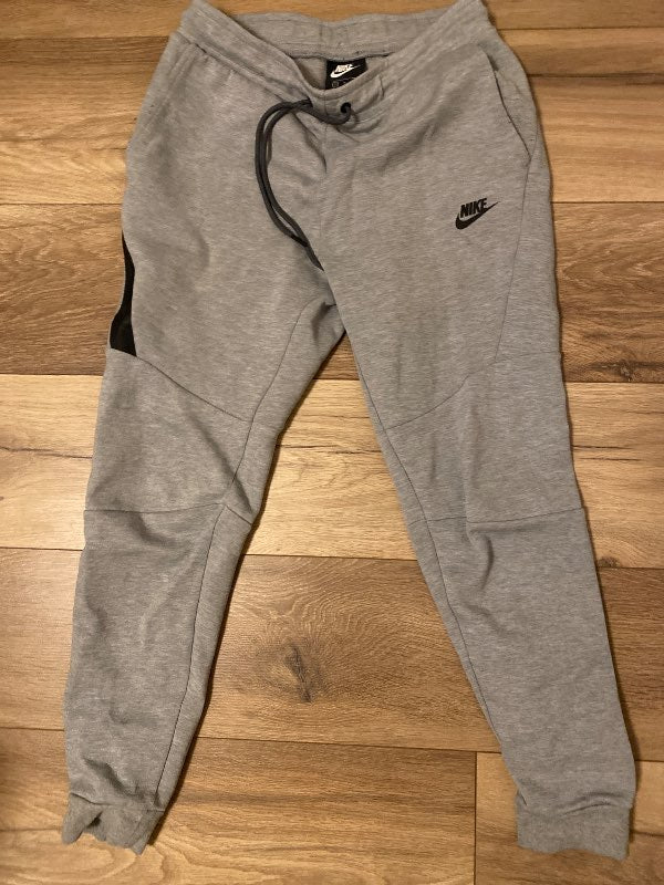 Nike gráar buxur