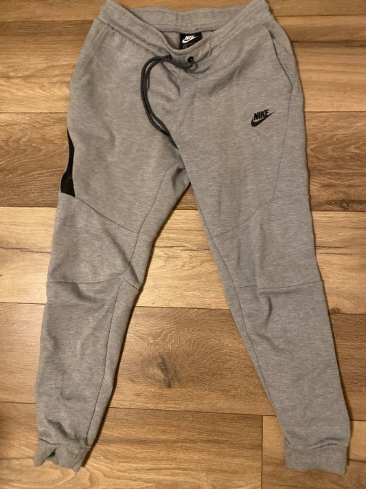 Nike gráar buxur