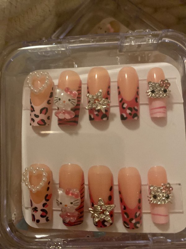 Hello Kitty press on nails