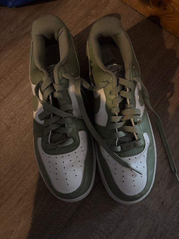 Nike grænir hvitir skor
