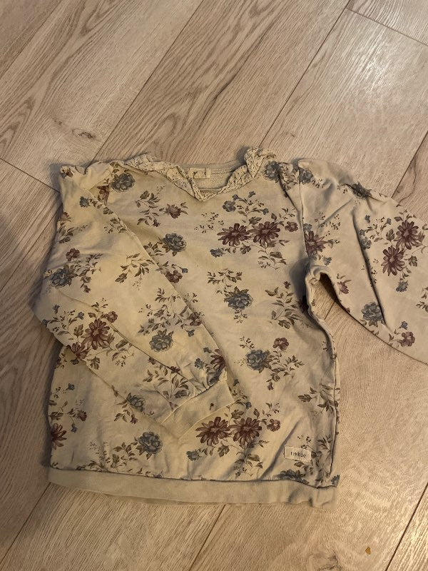 Newbie blómapeysa