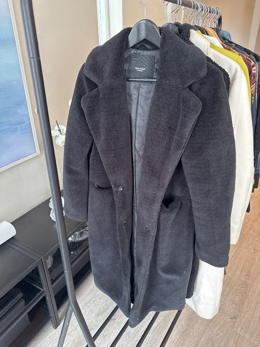 Kápa svört Vero Moda