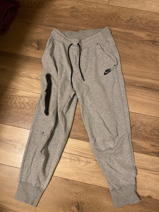 Gráar nike buxur
