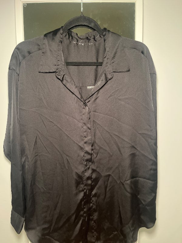 Svört satín skyrta