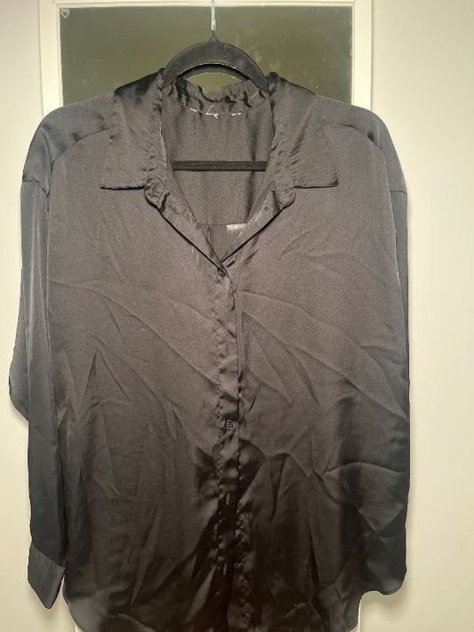 Svört satín skyrta