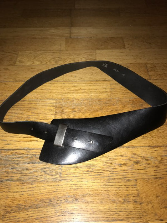 Asymmetric belti