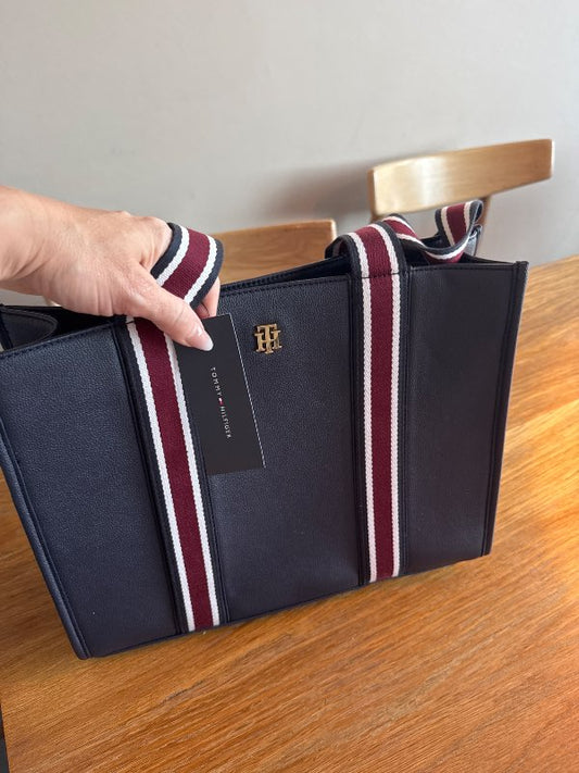 Tommy Hilfiger taska blá