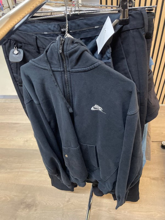 Nike peysa svört