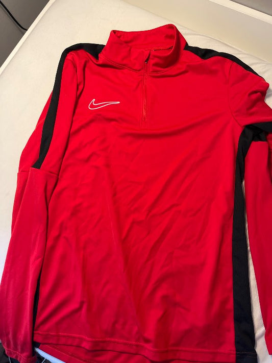 Nike rauð peysa