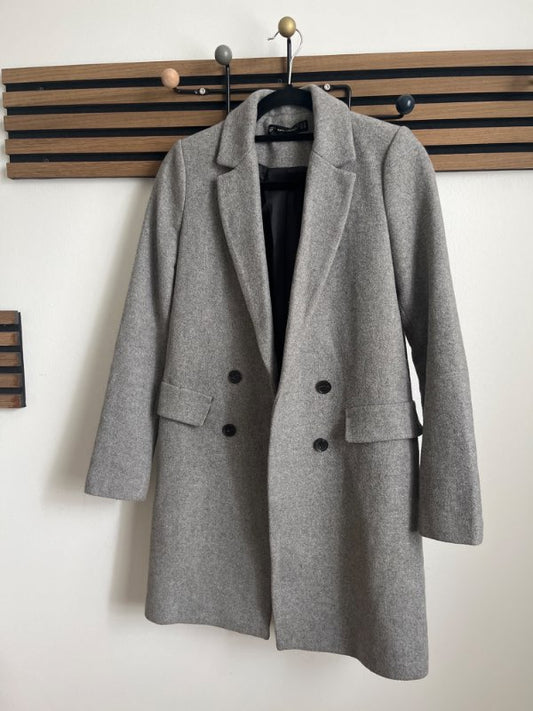 Zara kápa grá st xs
