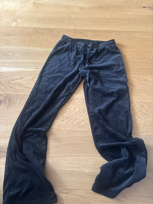 Velúr buxur úr Gina tricot