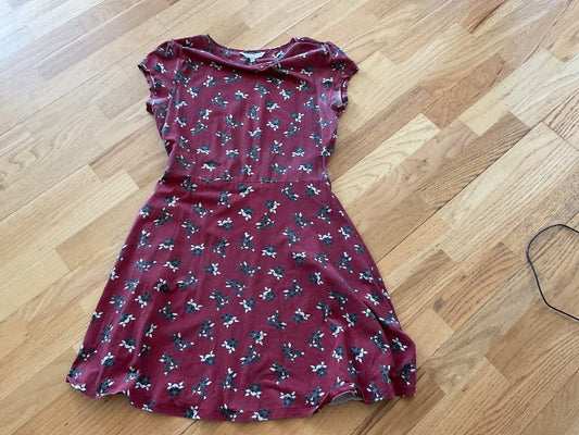 Rauður kjóll m/ rósum