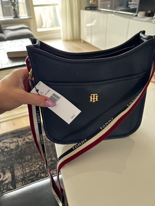 Tommy Hilfiger taska ekta