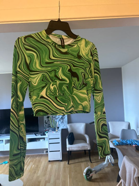 Peysa crop grænt mynstur