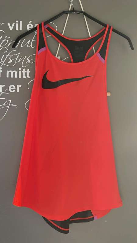 Nike Dry Fit, lose fit