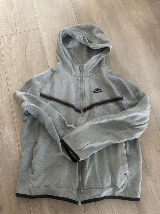 Nike grá hettupeysa