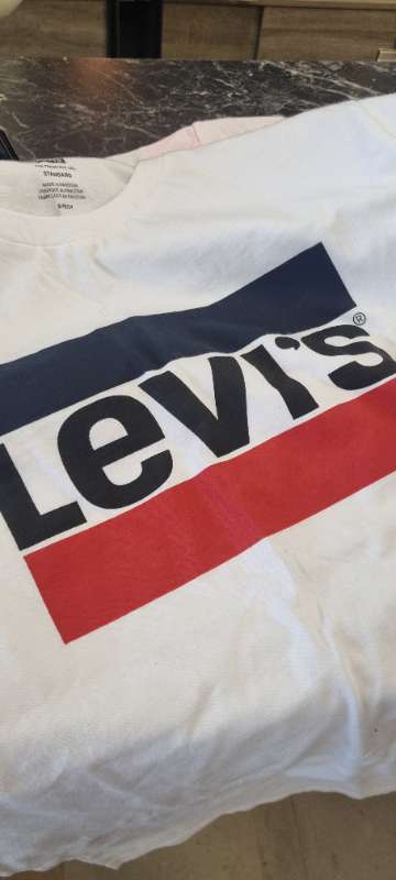 Levis bolur nýr